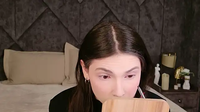 GIGI DAVS online show from April 2026 08:48:02 PM