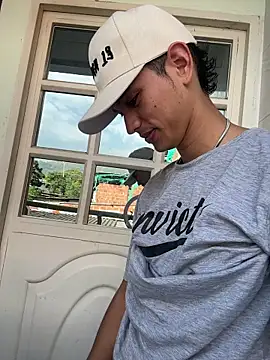 Snapshot of HarryGaze chatting on February 2026 01:44:01 PM HarryGaze online show from February 2026 01:44:01 PM