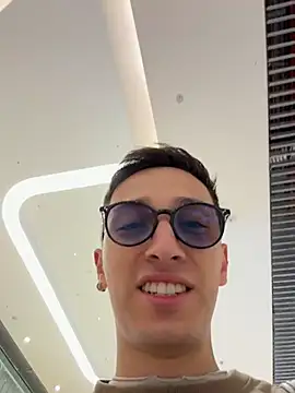 Thiago Jones1 online show from April 2026 06:47:01 PM