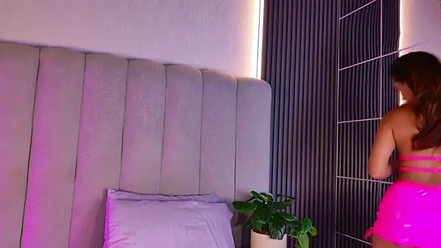 AlessiaAuren online show from April 2026 08:20:02 PM