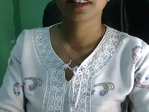cute momo love online show from April 2026 05:09:02 AM