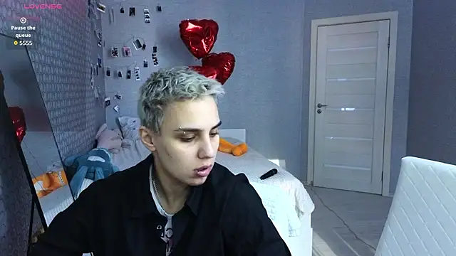 LuxuryLoverss online show from March 2026 10:55:01 AM