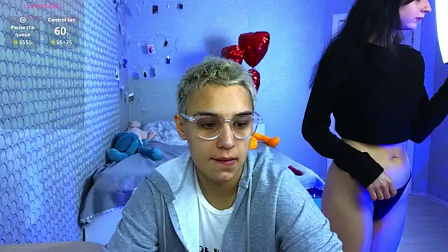 Snapshot of LuxuryLoverss chatting on March 2026 11:06:02 AM LuxuryLoverss online show from March 2026 11:06:02 AM