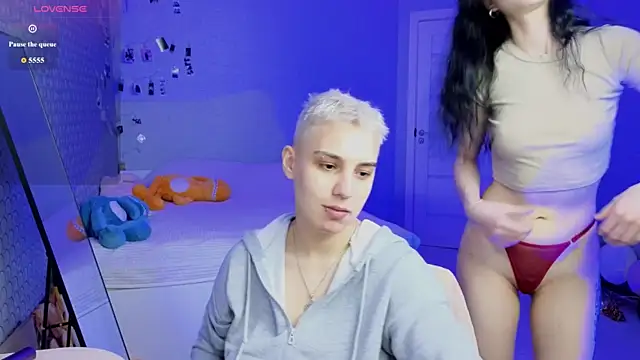 LuxuryLoverss online show from April 2026 11:03:02 AM