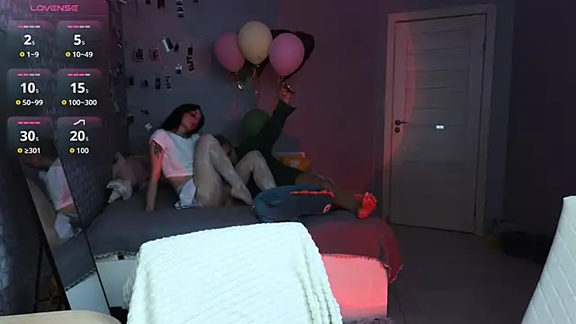 LuxuryLoverss online show from April 2026 11:06:01 AM