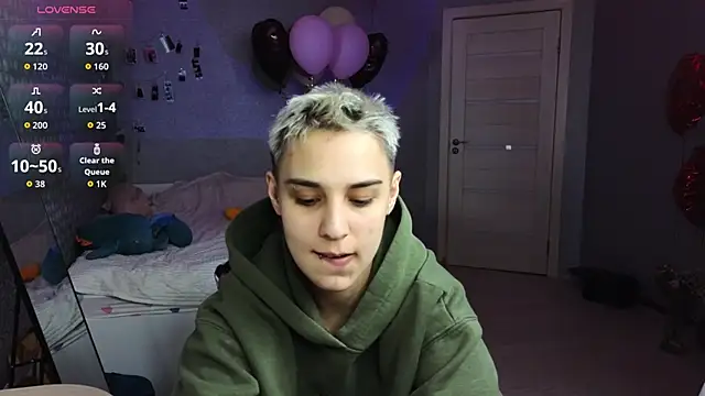 LuxuryLoverss online show from March 2026 11:20:01 AM