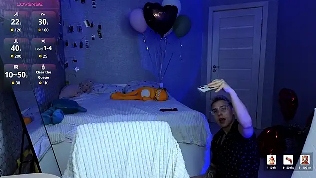 LuxuryLoverss online show from March 2026 11:01:02 AM