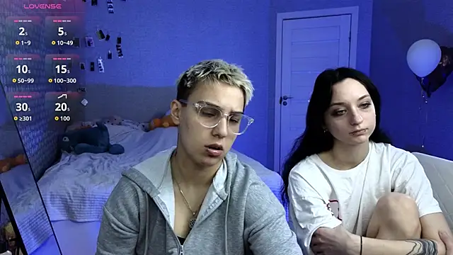 LuxuryLoverss online show from April 2026 11:11:01 AM