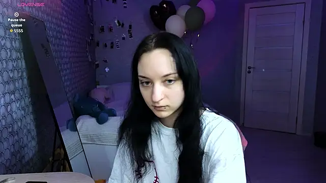 LuxuryLoverss online show from March 2026 11:22:02 AM