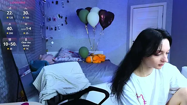 LuxuryLoverss online show from April 2026 11:12:02 AM