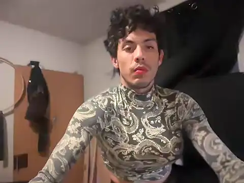 Snapshot of putitalUISA chatting on February 2026 11:10:01 AM putitalUISA online show from February 2026 11:10:01 AM