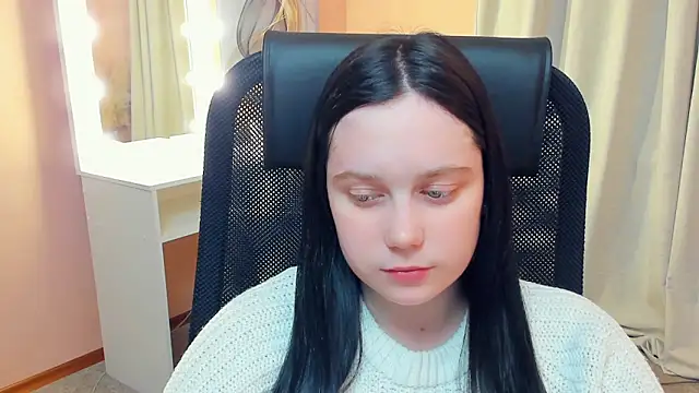 Snapshot of LynnaNull chatting on February 2026 01:44:01 PM LynnaNull online show from February 2026 01:44:01 PM