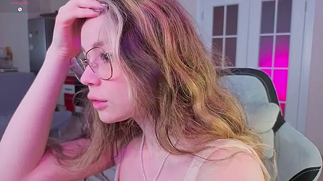 Dipamelly online show from April 2026 02:02:02 AM