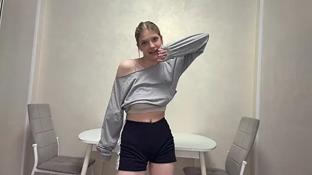 Snapshot of Carolini_i chatting on June 2026 04:35:02 PM Carolini i online show from June 2026 04:35:02 PM