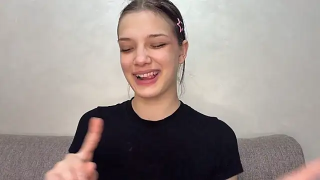 Carolini i online show from April 2026 06:27:02 PM