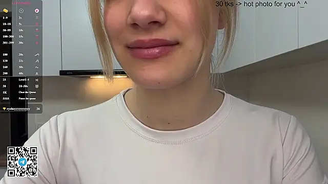 Snapshot of Carolini_i chatting on April 2026 05:43:02 PM Carolini i online show from April 2026 05:43:02 PM