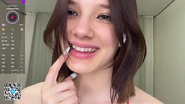 Carolini i online show from April 2026 09:39:33 PM