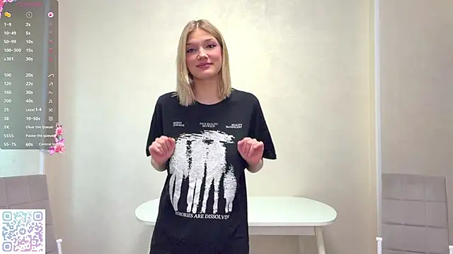 Snapshot of Carolini_i chatting on June 2026 04:28:01 PM Carolini i online show from June 2026 04:28:01 PM