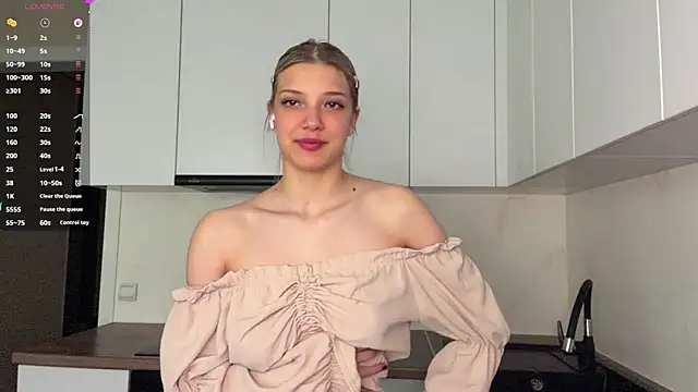 Snapshot of Carolini_i chatting on June 2026 04:13:02 PM Carolini i online show from June 2026 04:13:02 PM