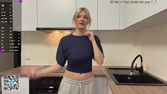 Snapshot of Carolini_i chatting on April 2026 05:55:01 PM Carolini i online show from April 2026 05:55:01 PM
