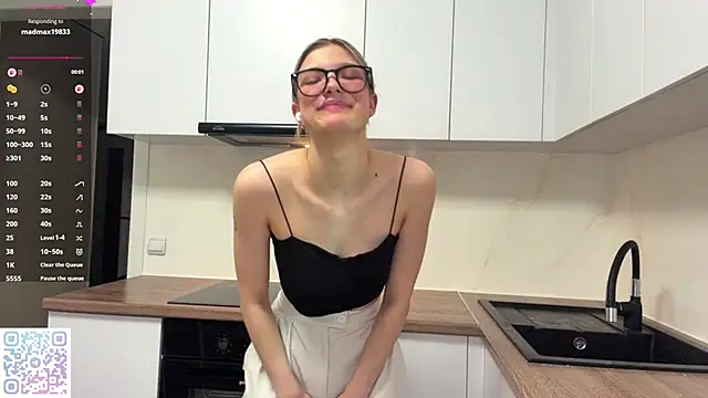 Snapshot of Carolini_i chatting on June 2026 04:19:01 PM Carolini i online show from June 2026 04:19:01 PM