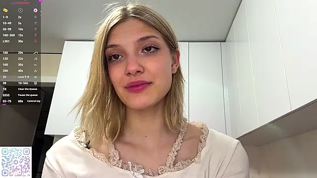 Snapshot of Carolini_i chatting on May 2026 04:12:02 PM Carolini i online show from May 2026 04:12:02 PM