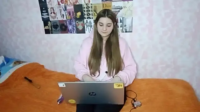 Snapshot of JanineThielman chatting on April 2026 12:44:01 PM JanineThielman online show from April 2026 12:44:01 PM