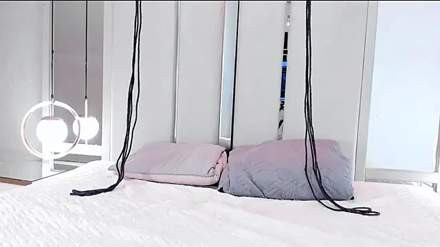 Calioperoux online show from April 2026 09:21:01 PM