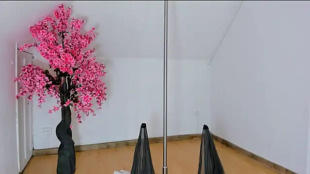 Calioperoux online show from April 2026 10:16:02 PM