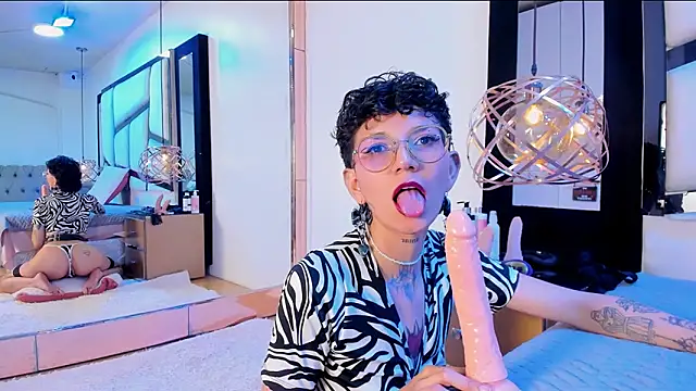 Calioperoux online show from March 2026 08:59:01 PM