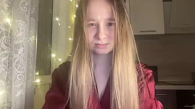 cutefoxieee online show from April 2026 08:48:02 PM