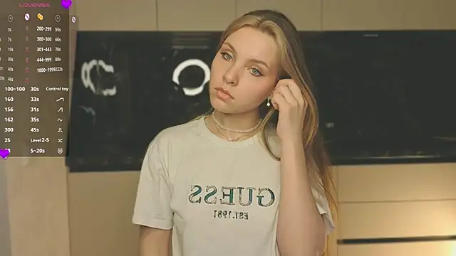 HinaVibe online show from March 2026 01:42:01 PM