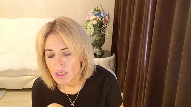 Snapshot of NellyBloom chatting on July 2026 01:19:01 PM NellyBloom online show from July 2026 01:19:01 PM