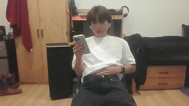 Snapshot of Ethangh001 chatting on February 2026 03:18:02 AM Ethangh001 online show from February 2026 03:18:02 AM