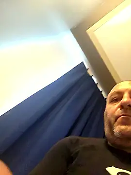 sissy2727 online show from April 2026 09:50:01 PM