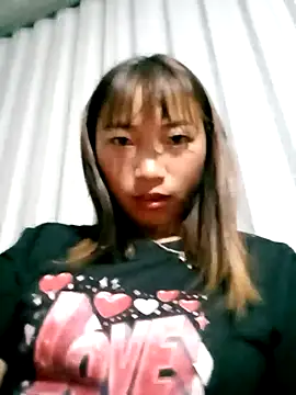 Snapshot of Xuka-xx chatting on March 2026 05:24:02 PM Xuka-xx online show from March 2026 05:24:02 PM