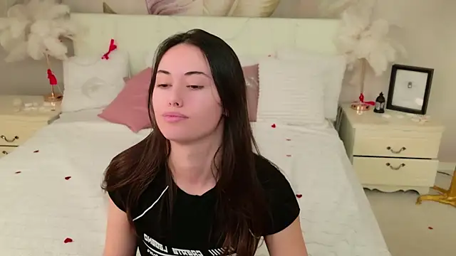 Snapshot of Lunaa_Babygirl chatting on February 2026 08:37:02 AM Lunaa Babygirl online show from February 2026 08:37:02 AM