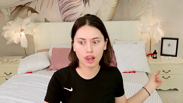 Lunaa Babygirl online show from March 2026 02:08:02 PM