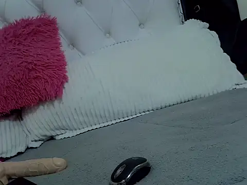 Candy19921 online show from February 2026 06:07:01 PM