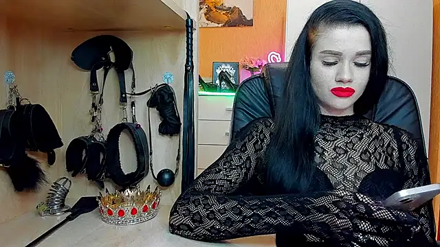 KristiTopxx online show from April 2026 12:45:01 PM