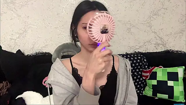 kishagrayone online show from May 2026 01:39:01 PM