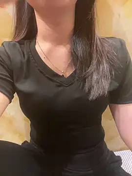 Snapshot of Sullys_ chatting on March 2026 04:58:02 AM Sullys online show from March 2026 04:58:02 AM