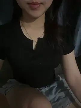 Snapshot of Sullys_ chatting on March 2026 03:04:01 PM Sullys online show from March 2026 03:04:01 PM