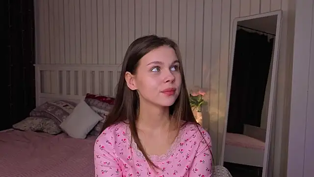 EarthaLevra online show from April 2026 06:14:02 PM