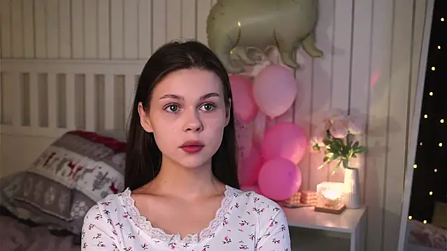 EarthaLevra online show from April 2026 06:36:02 PM