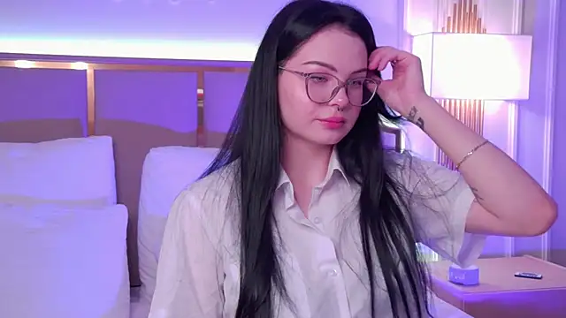 Snapshot of CindyMil chatting on June 2026 06:30:01 AM CindyMil online show from June 2026 06:30:01 AM