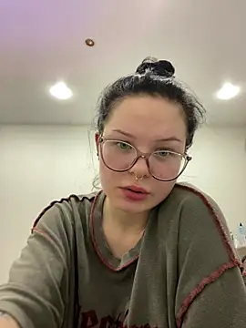 Snapshot of CindyMil chatting on May 2026 06:28:01 PM CindyMil online show from May 2026 06:28:01 PM