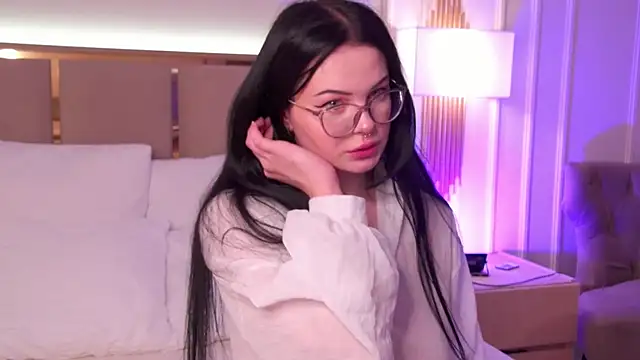 Snapshot of CindyMil chatting on May 2026 06:24:01 AM CindyMil online show from May 2026 06:24:01 AM