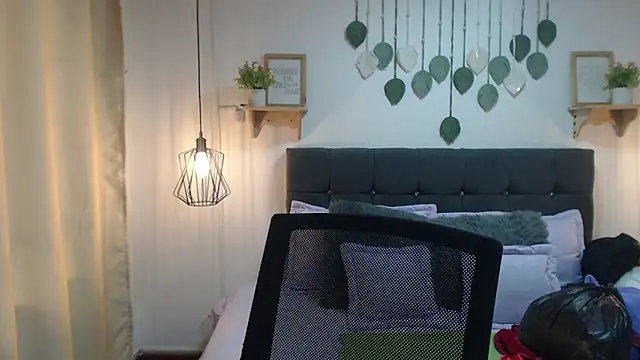 Emma hassani online show from March 2026 02:30:01 PM