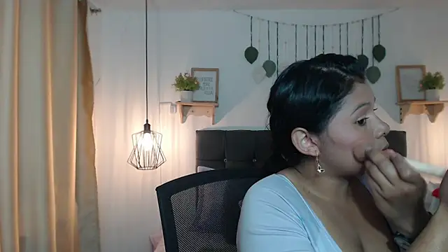 Emma hassani online show from April 2026 01:56:01 PM